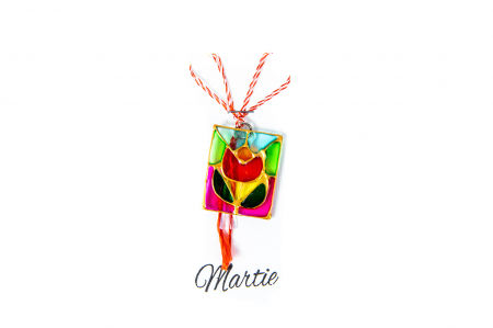Martisoare - Martisor din sticla multicolora cu baza roz pictat manual cu o lalea rosie