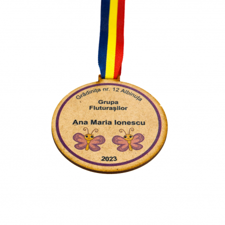Medalie personalizata din lemn pentru grupa Fluturasilor [1]