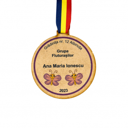 Cadouri pentru profesori - Medalie personalizata din lemn pentru grupa Fluturasilor