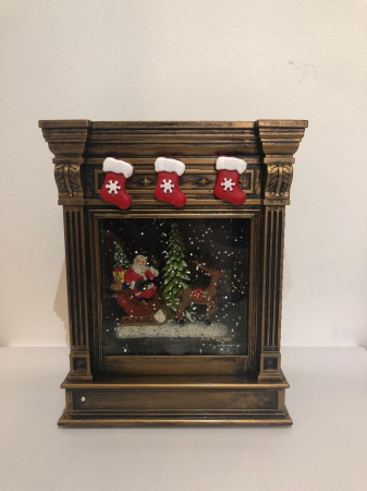 Decoratiuni cu lumina - Ornament semineu care lumineaza cu sania lui Mos Craciun