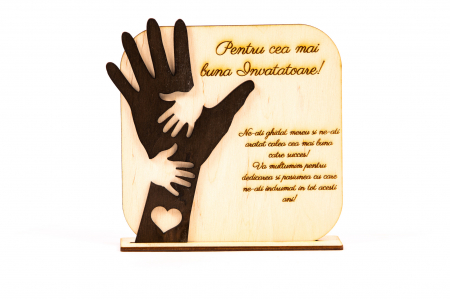 Diplome si Plachete - Placheta personalizata din lemn cu maini- Pentru cea mai buna Invatatoare!