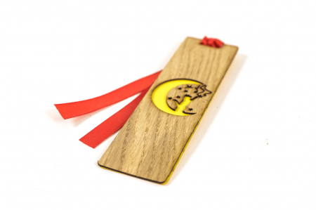 Semn de carte din lemn cu luna [1]