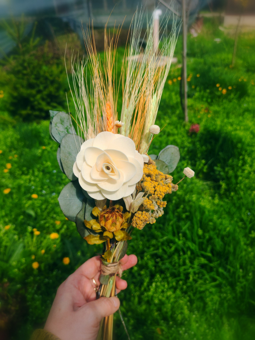Buchetel nemuritor de primavara, din flori naturale uscate in nuante de menta si portocaliu [3]