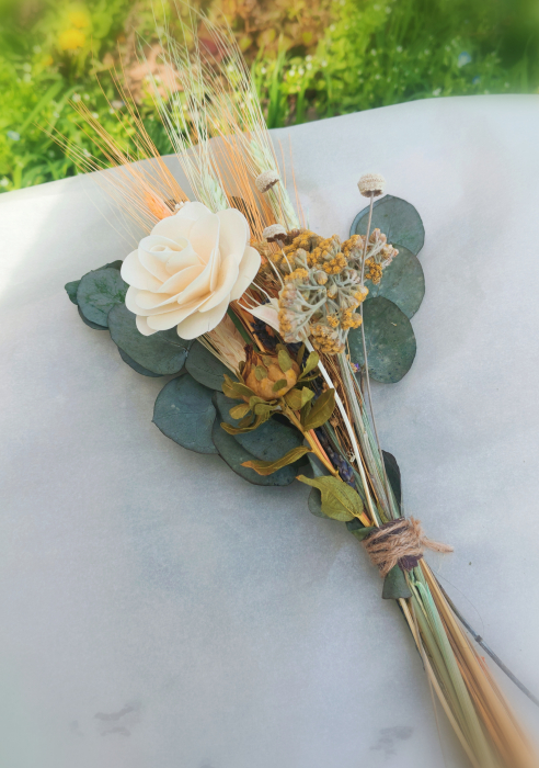 Buchetel nemuritor de primavara, din flori naturale uscate in nuante de menta si portocaliu [5]