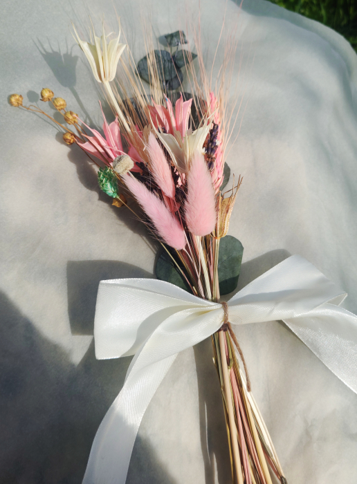 Buchetel nemuritor de primavara, din flori naturale uscate in nuante de menta si roz [4]