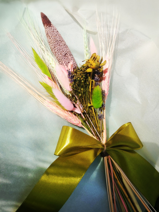 Buchetel nemuritor de primavara, din flori naturale uscate in nuante de mov si verde [2]
