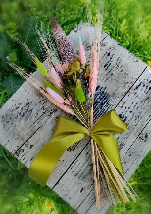 Buchetel nemuritor de primavara, din flori naturale uscate in nuante de mov si verde [3]