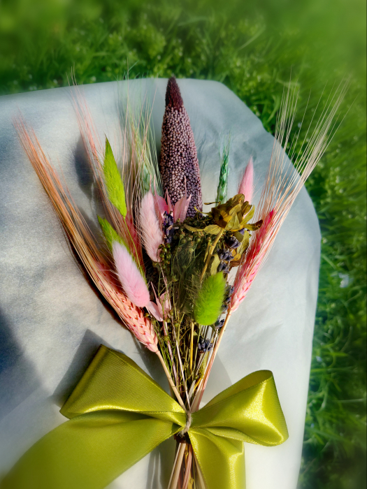 Buchetel nemuritor de primavara, din flori naturale uscate in nuante de mov si verde [4]