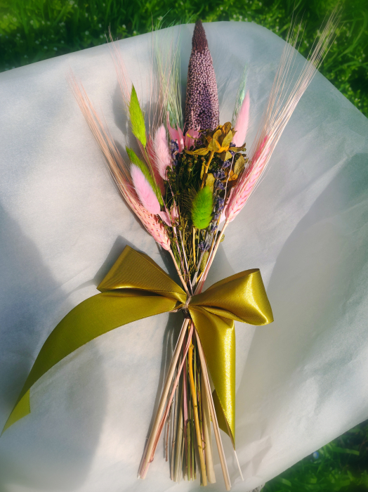 Buchetel nemuritor de primavara, din flori naturale uscate in nuante de mov si verde [5]