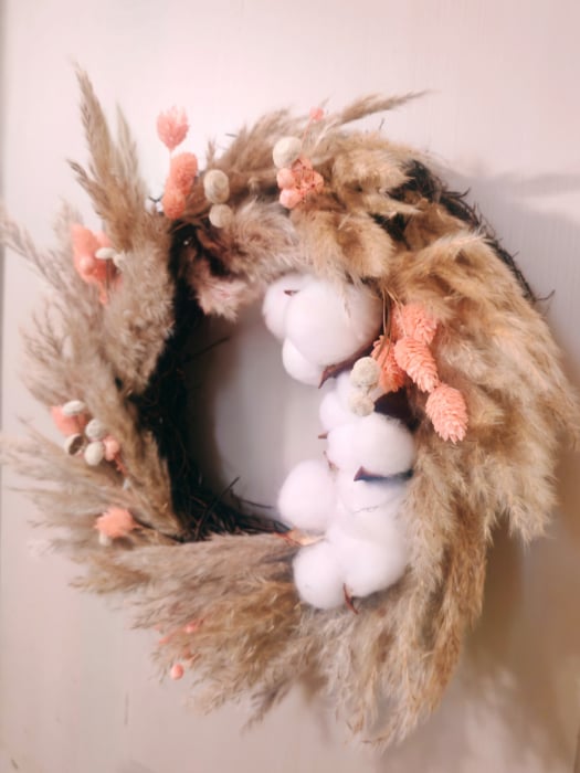 Coronita de Paste din nuiele si flori naturale uscate, in nuante de crem, alb si somon [2]