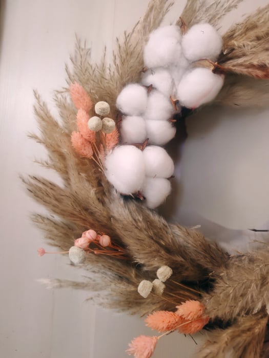 Coronita de Paste din nuiele si flori naturale uscate, in nuante de crem, alb si somon [4]