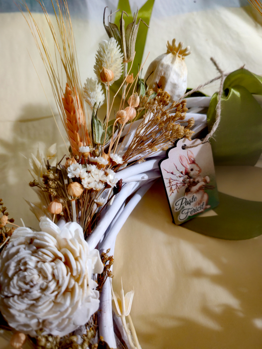 Coronita de Paste din nuiele si flori naturale uscate, in nuante de bej si piersica [5]