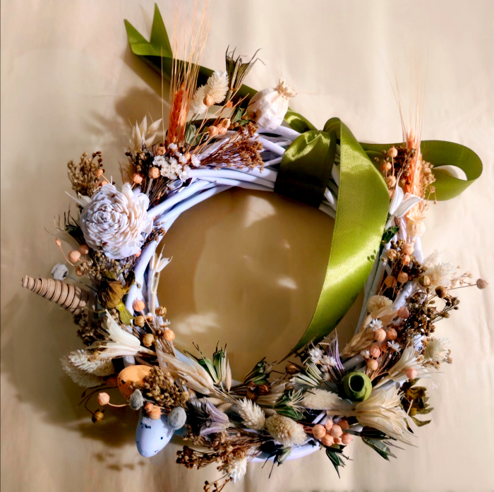 Coronita de Paste din nuiele si flori naturale uscate, in nuante de bej si piersica [2]