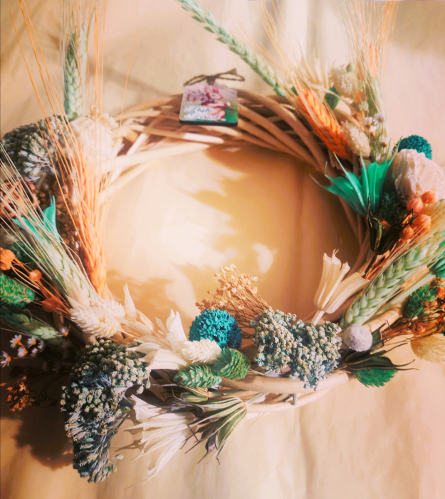 Coronita de Paste din nuiele si flori naturale uscate, in nuante de turcoaz si portocaliu [3]