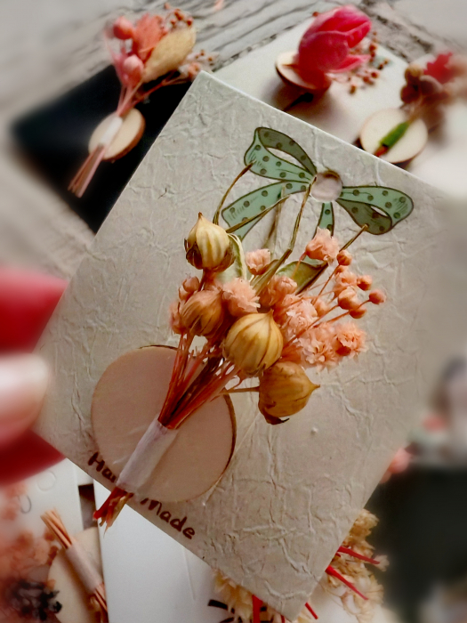 Set 10 brose lucrate manual, pe suport de lemn si cu flori naturale uscate [2]