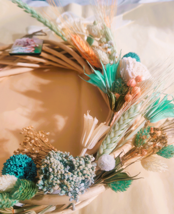 Coronita de Paste din nuiele si flori naturale uscate, in nuante de turcoaz si portocaliu [4]