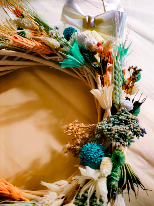 Coronita de Paste din nuiele si flori naturale uscate, in nuante de turcoaz si portocaliu [2]