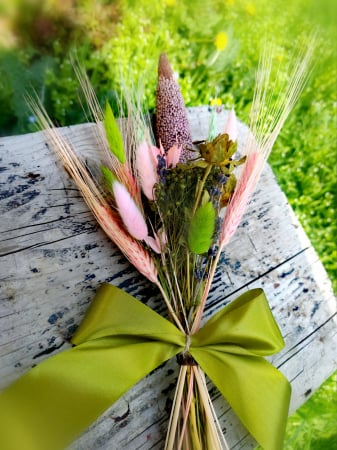 Decoratiuni - Buchetel nemuritor de primavara, din flori naturale uscate in nuante de mov si verde