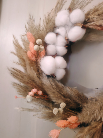 Coronita de Paste din nuiele si flori naturale uscate, in nuante de crem, alb si somon [3]