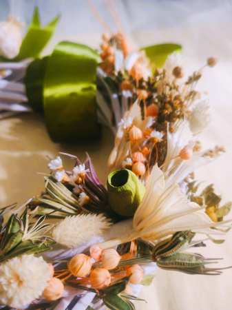 Coronita de Paste din nuiele si flori naturale uscate, in nuante de bej si piersica [3]