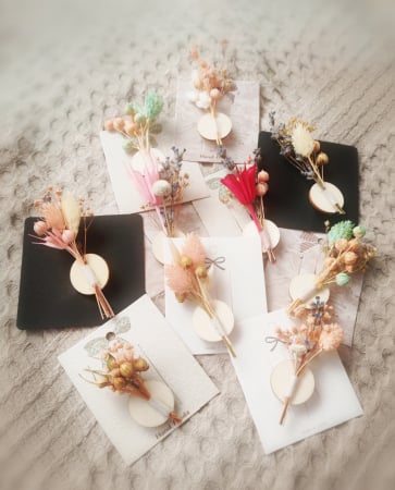 Set 10 brose lucrate manual, pe suport de lemn si cu flori naturale uscate [2]