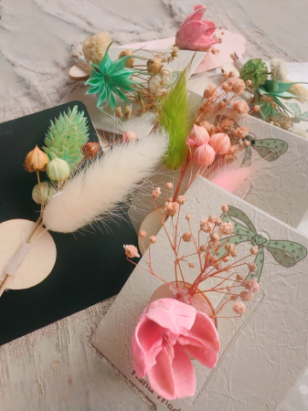 Set 10 brose lucrate manual, pe suport de lemn si cu flori naturale uscate [5]