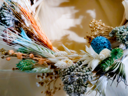 Coronita de Paste din nuiele si flori naturale uscate, in nuante de turcoaz si portocaliu [5]