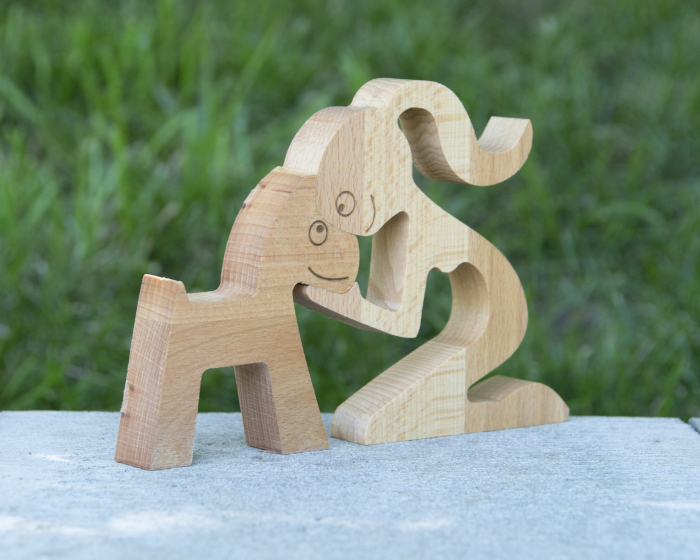 Figurina decorativa din lemn de fag fata si catel, 16x11 cm [3]