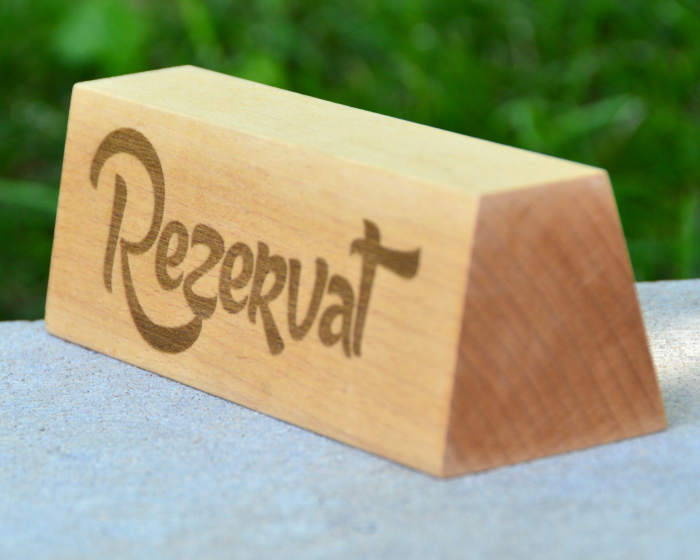 Semn pentru masa 'Rezervat' din lemn de fag, 15x5x5 cm [4]
