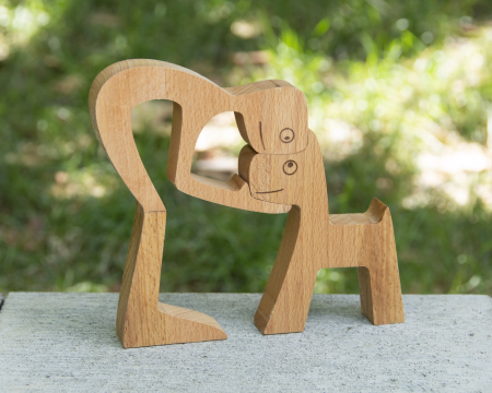 Figurina decorativa din lemn de fag baiat si catel, 13x12 cm [5]