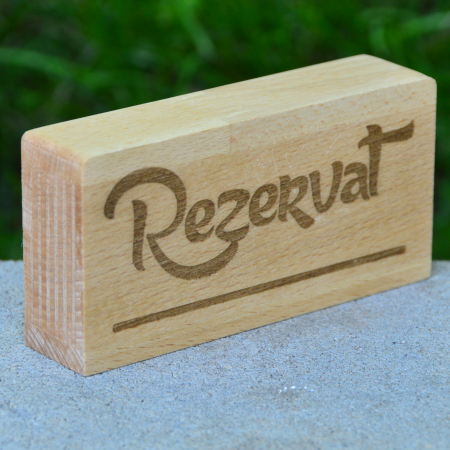 Semn pentru masa 'Rezervat' din lemn de fag, 12x6x2,8 cm [1]