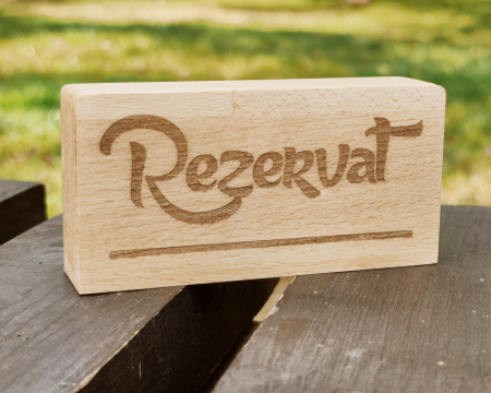 Semn pentru masa 'Rezervat' din lemn de fag, 12x6x2,8 cm [4]