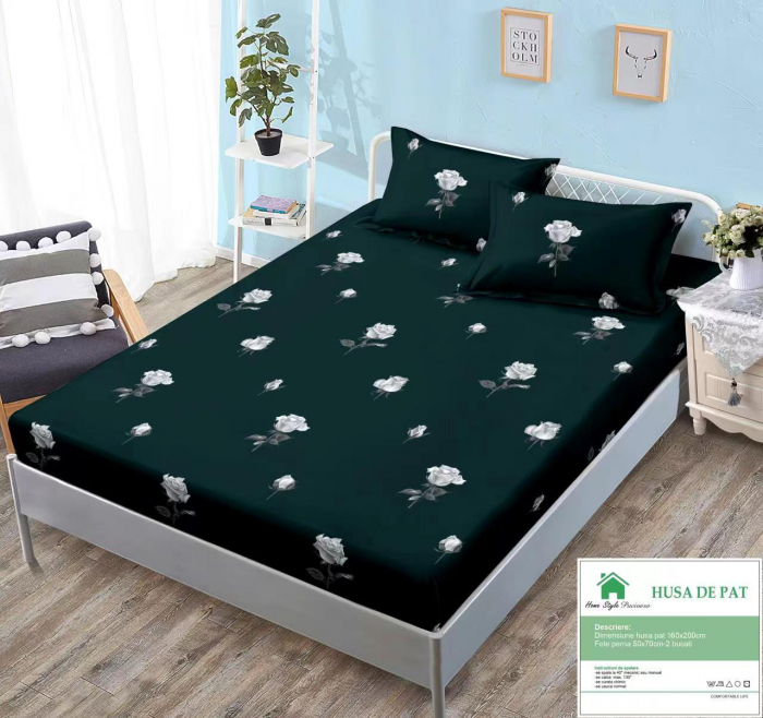 Husa de pat cu elastic 160x200 din Bumbac Finet + 2 Fete de Perna - Verde Inchis Cu Trandafiri Albi