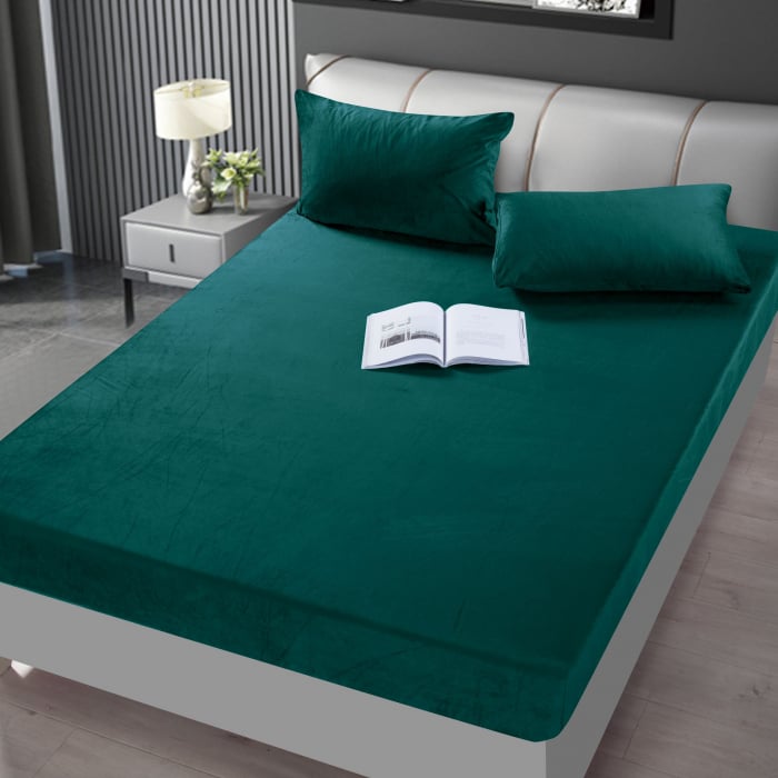 huse de pat cu 2 fete de perna Husa de pat cu elastic + 2 fete de perna CATIFEA - Verde