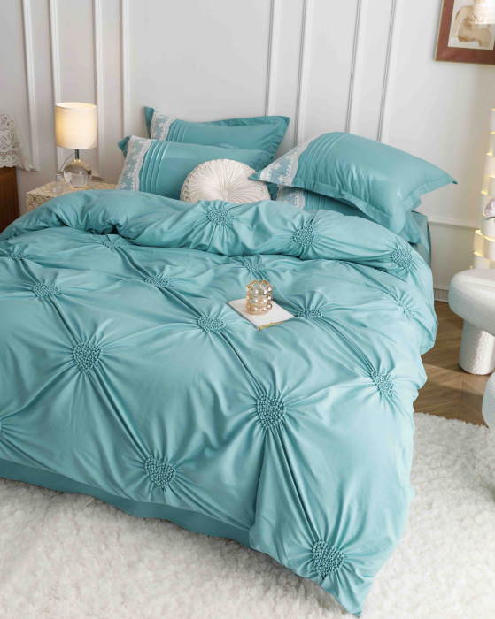 Set Lenjerie Pat Dublu 6 Piese din Bumbac Soft Touch ,   Pliuri Brodate cu Inimioare