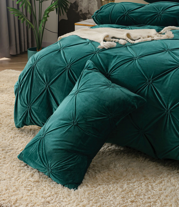 Lenjerie pat dublu, CU ELASTIC, Catifea Deluxe, cu pliuri brodate, 4 piese - Verde Smarald [4]