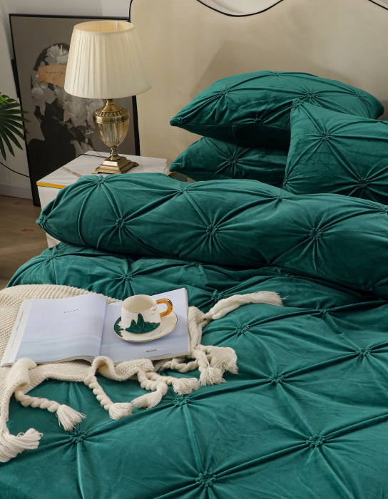 Lenjerie pat dublu, CU ELASTIC, Catifea Deluxe, cu pliuri brodate, 4 piese - Verde Smarald [2]