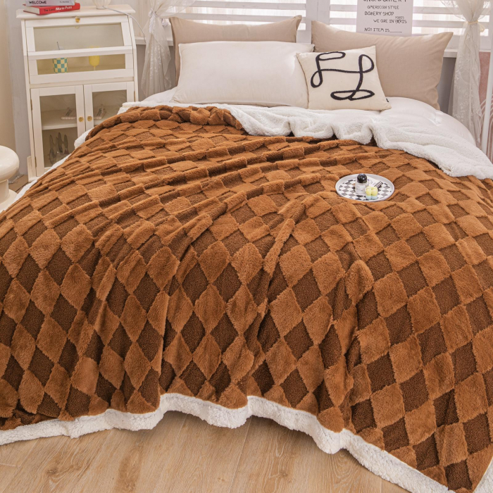 Patura Cocolino cu Blanita de Iepure si Catifea Teddy, 200x230cm, cu blanita pe spate - Maro