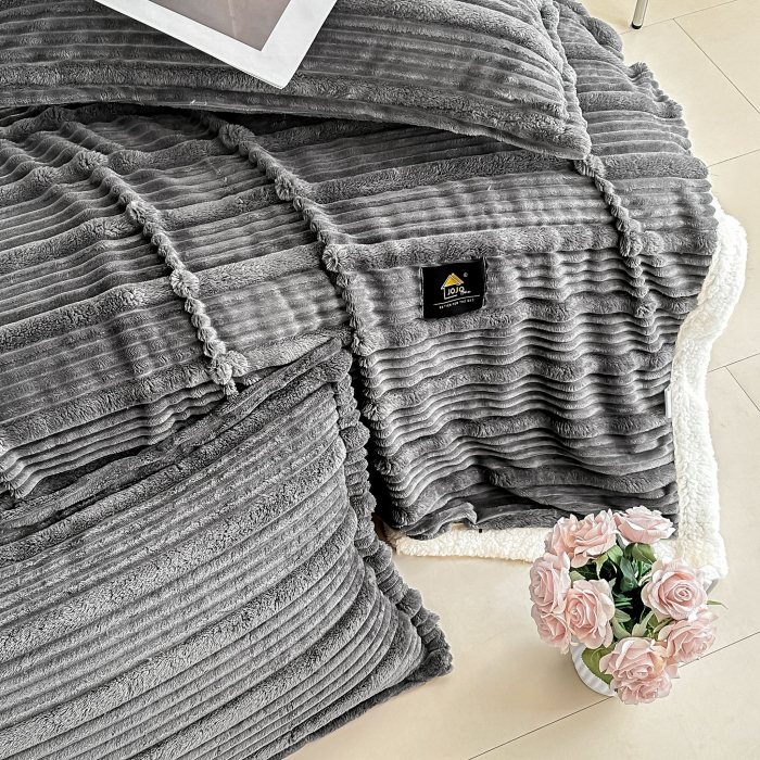 Pătură Cocolino Groasă cu Blăniță Premium 200x230cm + 2 Fețe de Pernă 50x70cm, Gri Inchis [5]