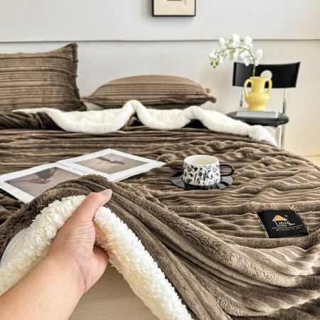 Pătură Cocolino Groasă cu Blăniță Premium 200x230cm + 2 Fețe de Pernă 50x70cm, Maro [2]