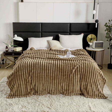 Pătură Cocolino Pufoasă cu Dungi în Relief – 200×230 cm