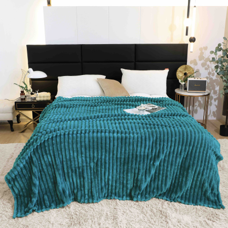 Pătură Cocolino Pufoasă cu Dungi în Relief – 200×230 cm