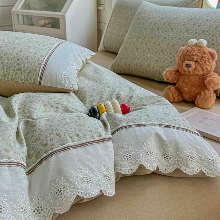 Lenjerie de pat bumbac 100% cu Elastic si broderie,4 piese crem cu floricele mici in tonuri pastel-BJ8 [3]