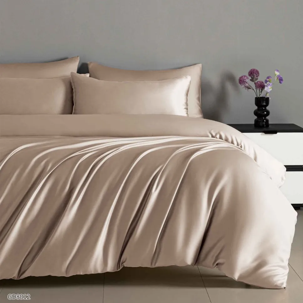 Lenjerie de pat din satin cu 4 piese și cearceaf cu elastic, bej cu luciu discret-GD8012 [1]