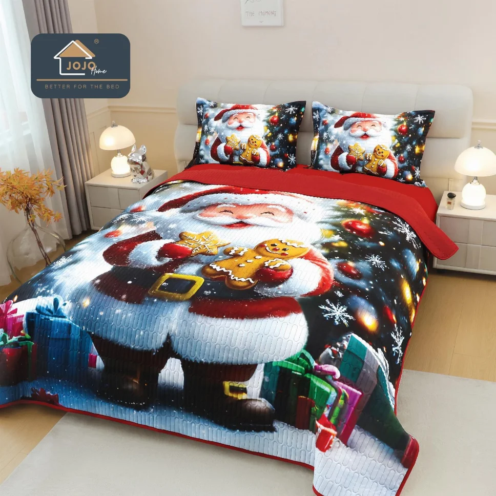 Cuverturi pat Mos Craciun - Cuvertura matlasata 3 piese, Moș Crăciun vesel cu turta dulce-CVM14