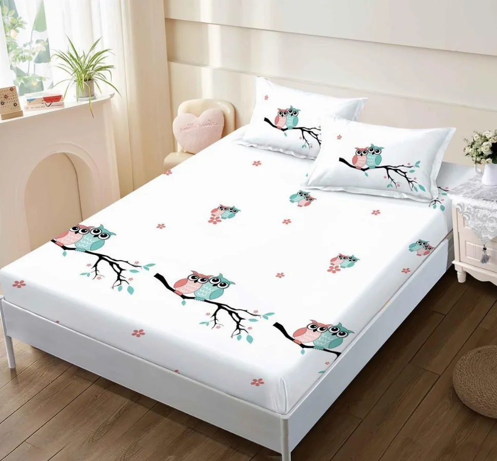 Huse de pat Finet 160x200 cm - Husa de pat din Finet cu Elastic 160x200 cm, albă cu bufnițe vesele și flori-W70