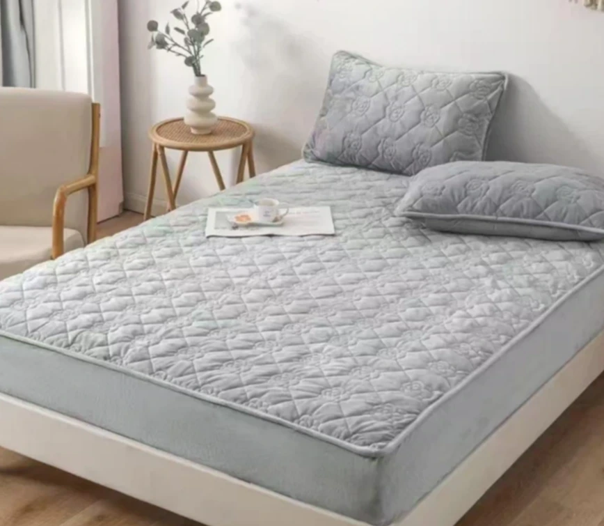 Huse Tip Topper 160x200 - Husă tip topper 160x200 cm Gri cu model matlasat în stil floral-TB1