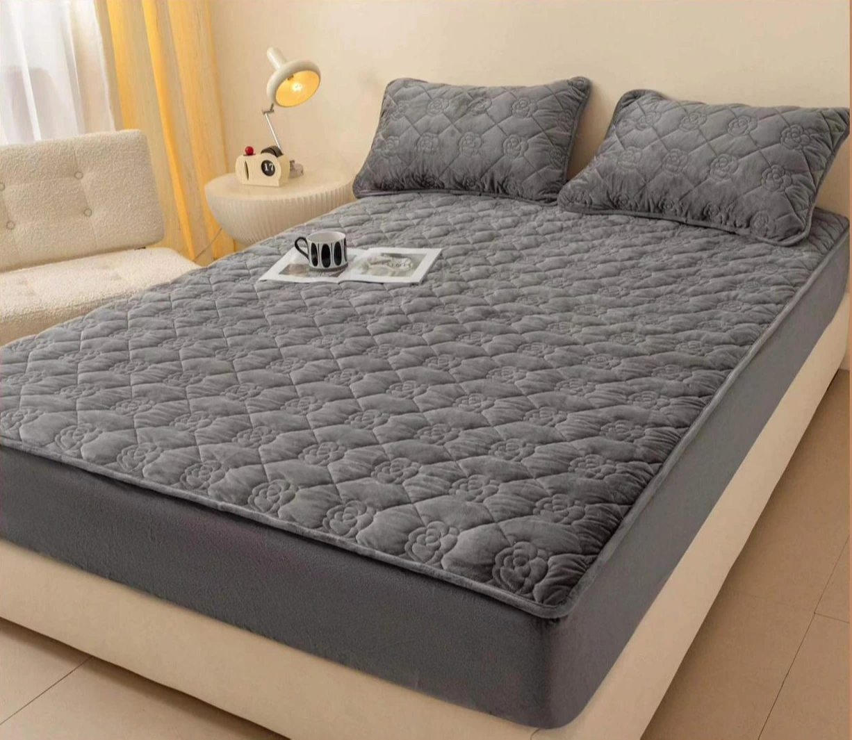 Huse Tip Topper 160x200 - Husă tip topper 160x200 cm gri cu model matlasata floral-TB9