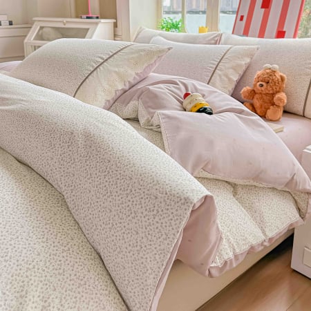 Lenjerii de pat Bumbac 100% - Lenjerie de pat bumbac 100% cu Elastic si broderie,4 piese crem cu buline mici discrete-BJ11