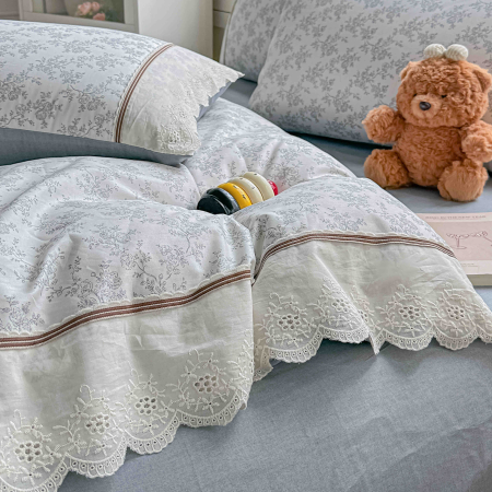 Lenjerie de pat bumbac 100% cu Elastic si broderie,4 piese crem cu cireșe roșii și detalii în dantela-BJ17 [1]